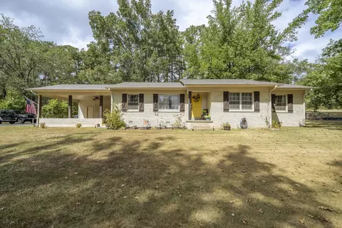 938 E Poplar Ave, Selmer, TN 38375