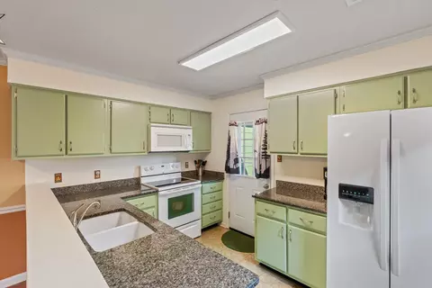 Kitchen - 382 Booth Ln, Collierville, TN 38017 photo 1 of 2