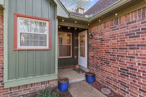 Exterior - 382 Booth Ln, Collierville, TN 38017 photo 2 of 6