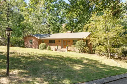 1423 W Crestwood Dr, Memphis, TN 38119