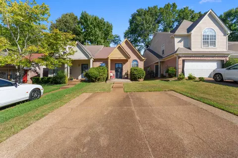 6702 Whitten Pine Dr, Memphis, TN 38134