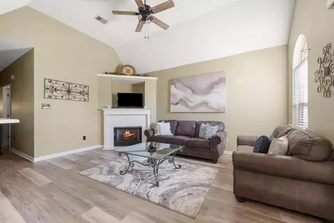 6702 Whitten Pine Dr, Memphis, TN 38134