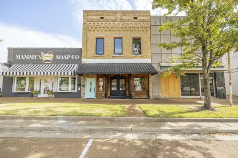 155 W Court Ave, Selmer, TN 38375