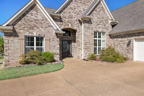 110 James Xing Dr, Oakland, TN 38060