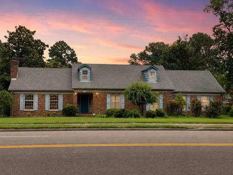 5534 Walnut Grove Rd, Memphis, TN 38120