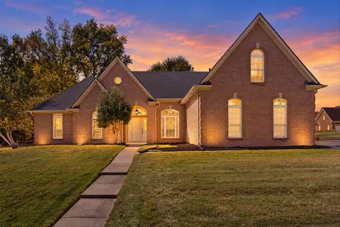 75 Northwood Dr, Oakland, TN 38060