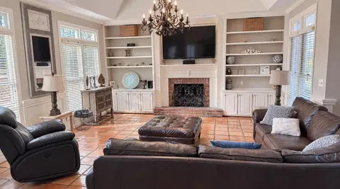 Living - 108 Redfield Dr, Jackson, TN 38305 photo 1 of 2
