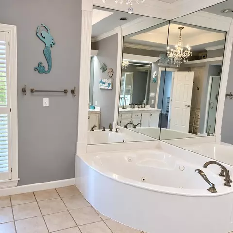 Bath - 108 Redfield Dr, Jackson, TN 38305 photo 3 of 5