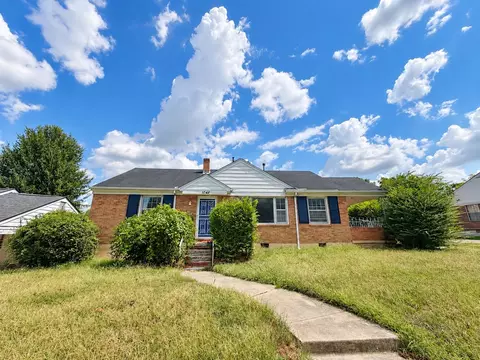 1048 W Shankman Cir, Memphis, TN 38108