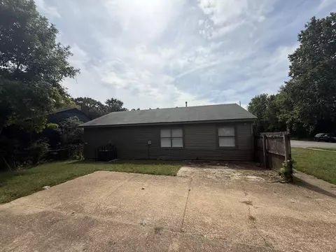 Exterior - 5588 Maple Tree Dr, Memphis, TN 38115 photo 2 of 3
