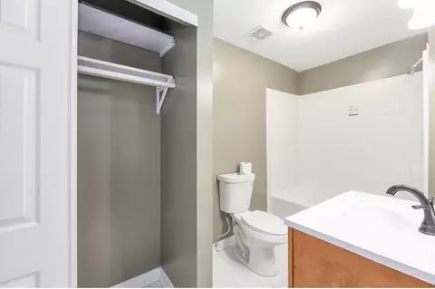 Bath - 115 Carson St, Jackson, TN 38301 photo 3 of 3