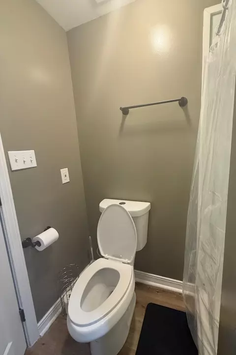 Bath - 115 Carson St, Jackson, TN 38301 photo 1 of 3