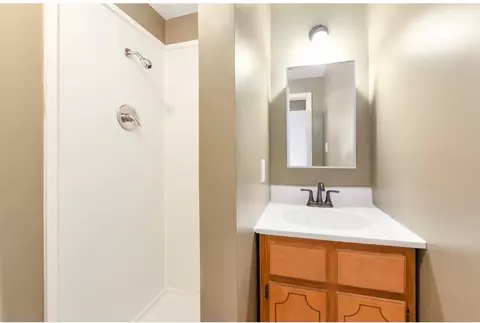 Bath - 115 Carson St, Jackson, TN 38301 photo 2 of 3