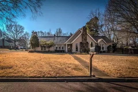 145 W Harpers Ferry Rd, Collierville, TN 38017