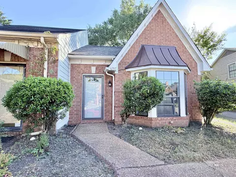 6797 Ross Ridge Dr, Memphis, TN 38141