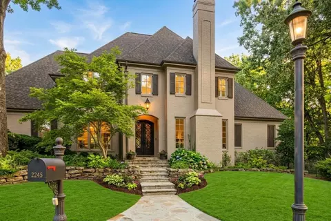 2245 Caylors Wood Cv, Germantown, TN 38138