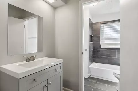 Bath - 2413 Ridgeway Rd, Memphis, TN 38119 photo 1 of 4
