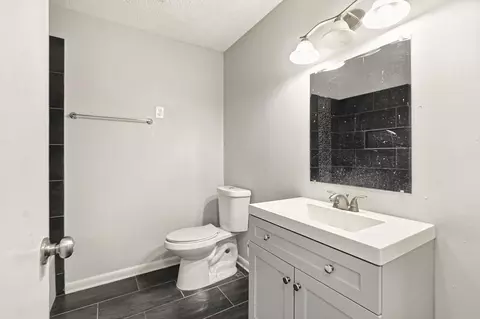 Bath - 2413 Ridgeway Rd, Memphis, TN 38119 photo 3 of 4