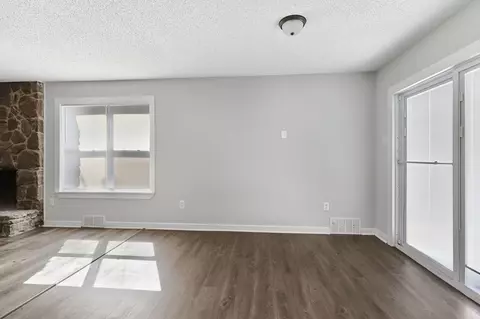 Living - 2413 Ridgeway Rd, Memphis, TN 38119 photo 4 of 6