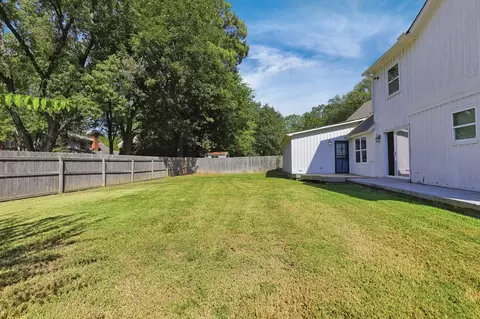 Exterior - 2413 Ridgeway Rd, Memphis, TN 38119 photo 2 of 3