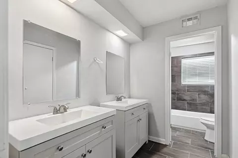 Bath - 2413 Ridgeway Rd, Memphis, TN 38119 photo 4 of 4