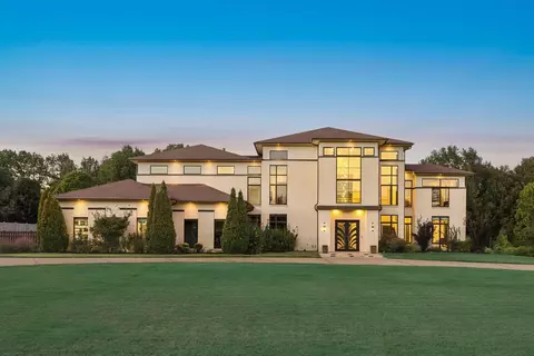 9942 Legends Dr, Germantown, TN 38139