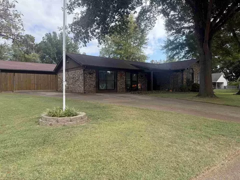 5040 Clear Creek Dr, Millington, TN 38053