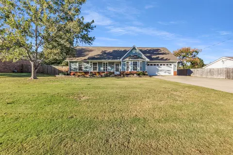 102 Fulcher Dr, Millington, TN 38053