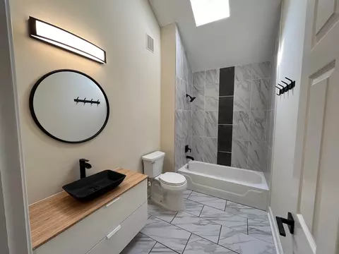 Bath - 296 E Poplar Ave, Collierville, TN 38017 photo 4 of 5