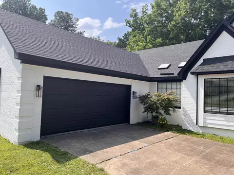 Exterior - 296 E Poplar Ave, Collierville, TN 38017 photo 2 of 6