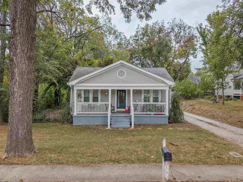 312 W Jackson St, Bolivar, TN 38008
