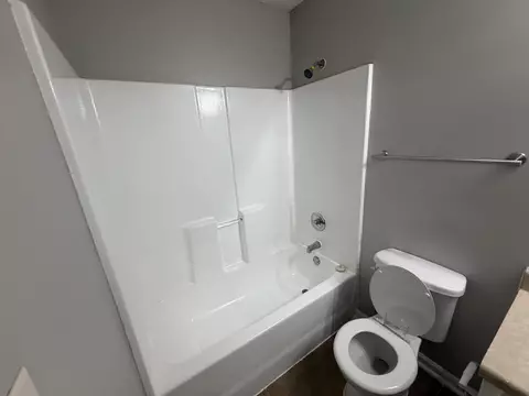 Bath - 5210 Ogunquit Ln, Memphis, TN 38118 photo 1 of 4