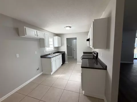Kitchen - 5210 Ogunquit Ln, Memphis, TN 38118 photo 2 of 2