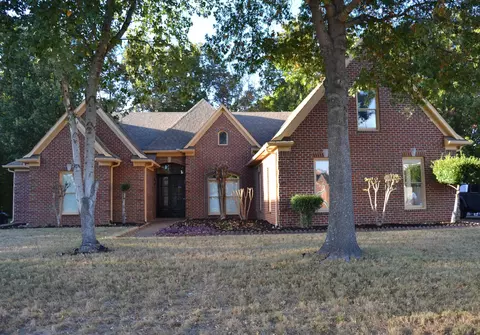 9160 Huntington Oak Dr, Cordova, TN 38016