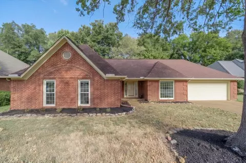 8290 Clinton Way Ln, Cordova, TN 38018