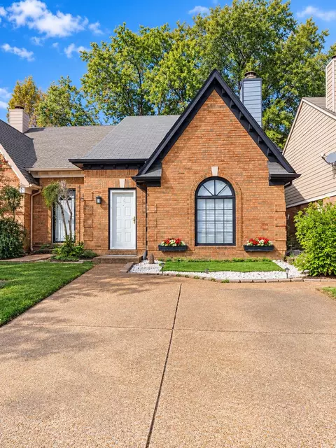 1615 Old Mill Stream Dr, Cordova, TN 38016