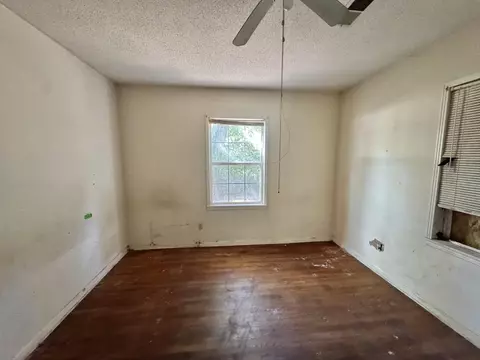 Bedroom - 58 E Peebles Rd, Memphis, TN 38109 photo 3 of 4