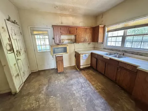 Kitchen - 58 E Peebles Rd, Memphis, TN 38109 photo 1 of 1