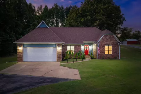 62 Comanche Dr, Millington, TN 38053
