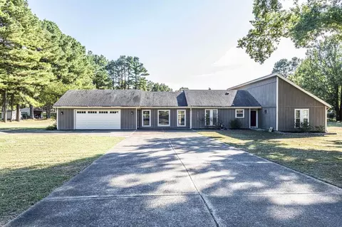 3149 Leo Holland Dr, Millington, TN 38053