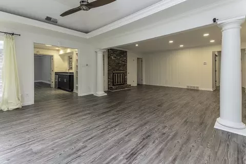 Living - 289 Woodmont Dr, Memphis, TN 38117 photo 9 of 9
