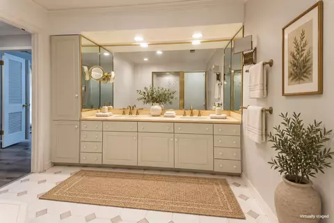 Bath - 289 Woodmont Dr, Memphis, TN 38117 photo 1 of 5