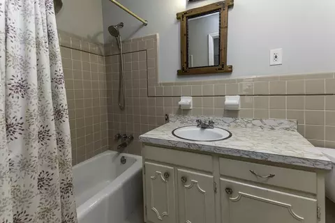 Bath - 289 Woodmont Dr, Memphis, TN 38117 photo 3 of 5