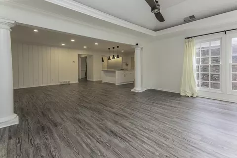 Living - 289 Woodmont Dr, Memphis, TN 38117 photo 5 of 9