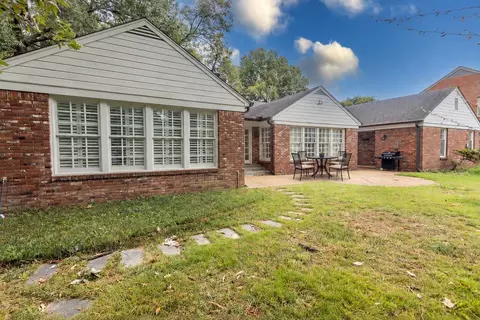 Exterior - 289 Woodmont Dr, Memphis, TN 38117 photo 4 of 7