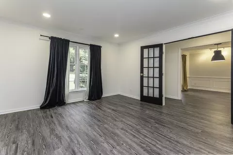 Living - 289 Woodmont Dr, Memphis, TN 38117 photo 8 of 9