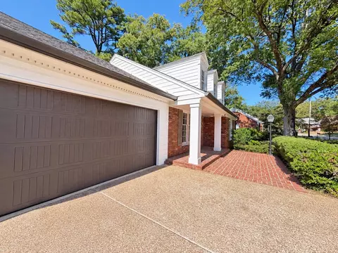 Exterior - 289 Woodmont Dr, Memphis, TN 38117 photo 2 of 7