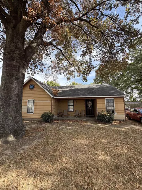 3926 E Christine Gardens Rd, Memphis, TN 38118