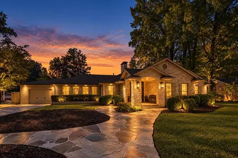 5179 Shady Grove Rd, Memphis, TN 38117