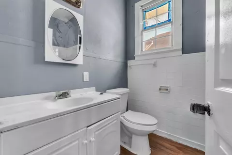 Bath - 98 E Mckellar Ave, Memphis, TN 38109 photo 1 of 2
